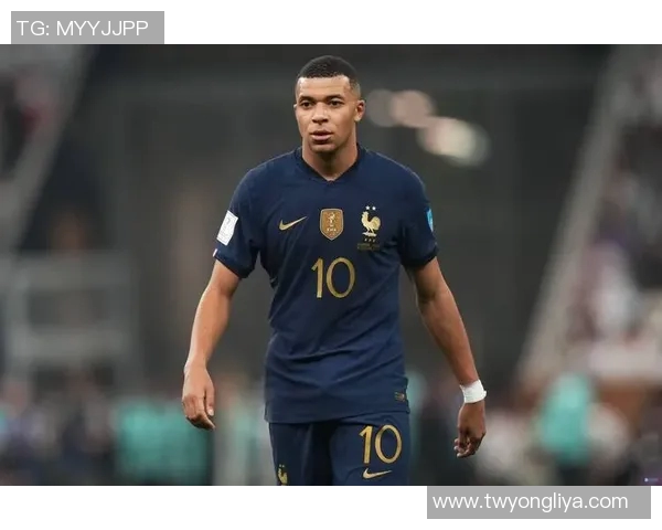 姆巴佩:法国国家队的超级巨星,荣誉阿尔及利亚公民的典范